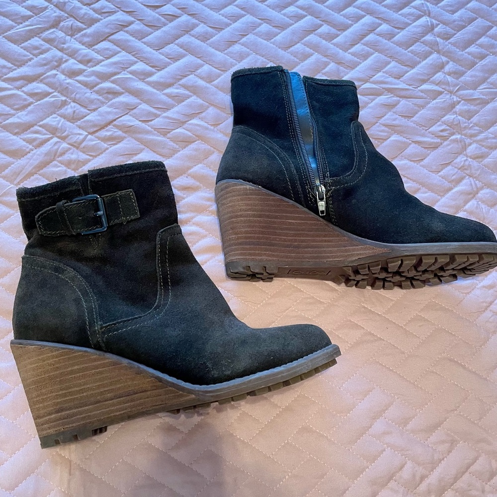 Carlos Santana Booties Dark Olive Green Wedge Heel Size 7.5 NWOT